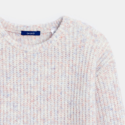 كنزة مضلّعة برقبة دائرية...